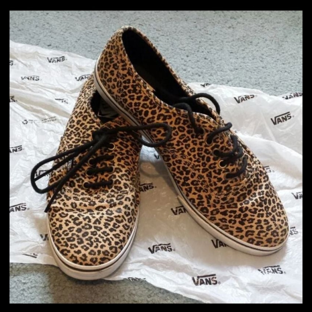 Leopard low pro vans